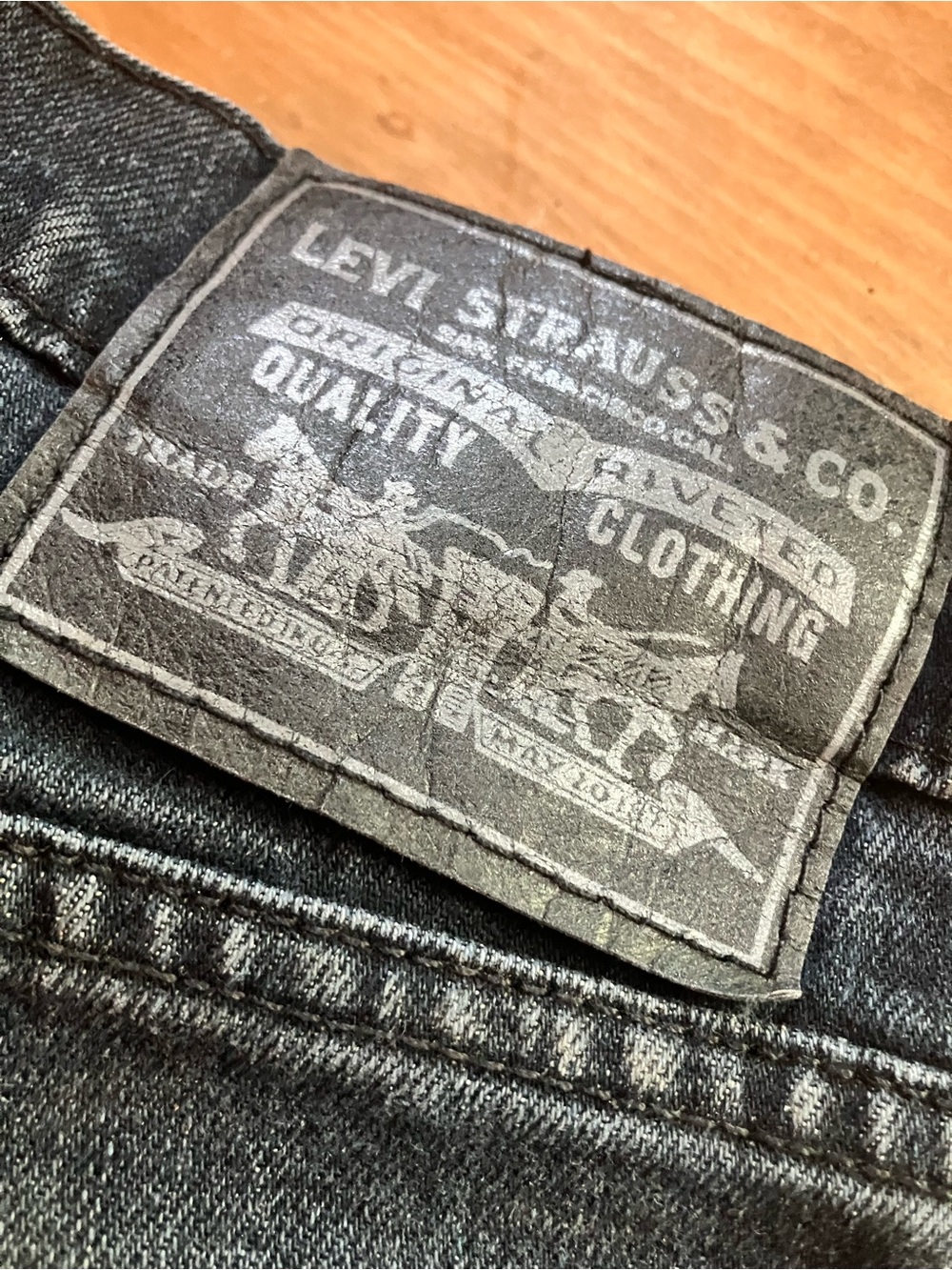 Levi's Women's Black Straight Leg Jeans - Picture 9 of 10